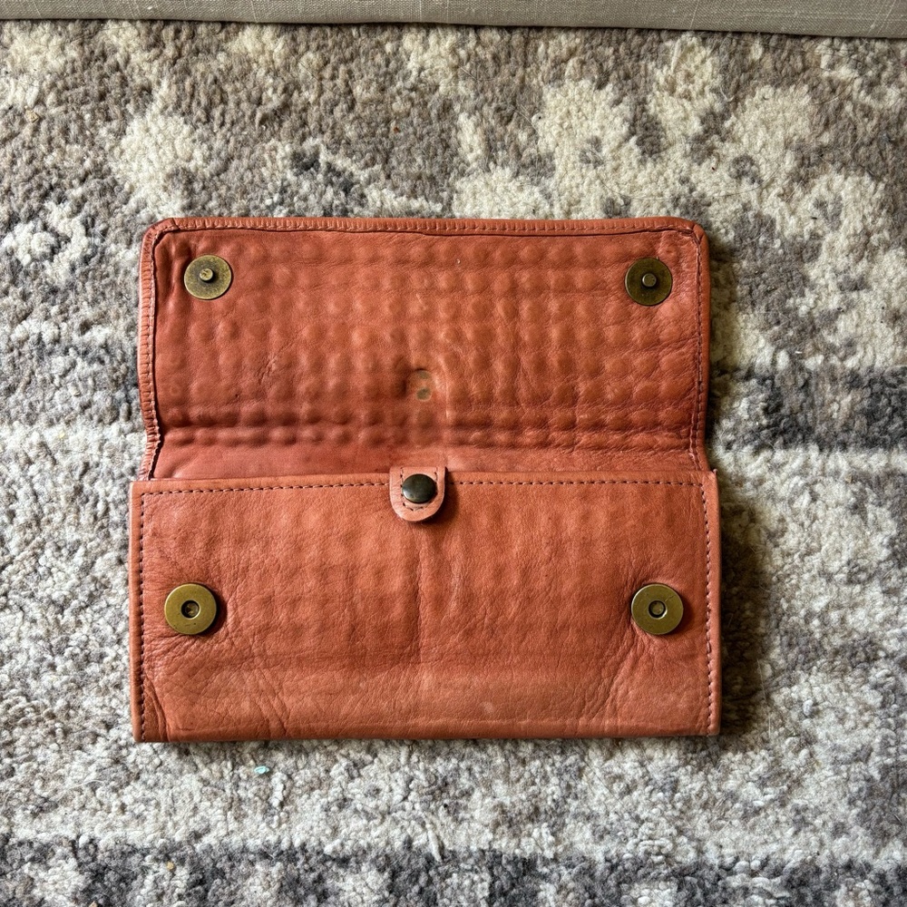 Viola Castellani Women's Vintage Italian Leather Studded Trifold Clutch Wallet - Picture 2 of 15